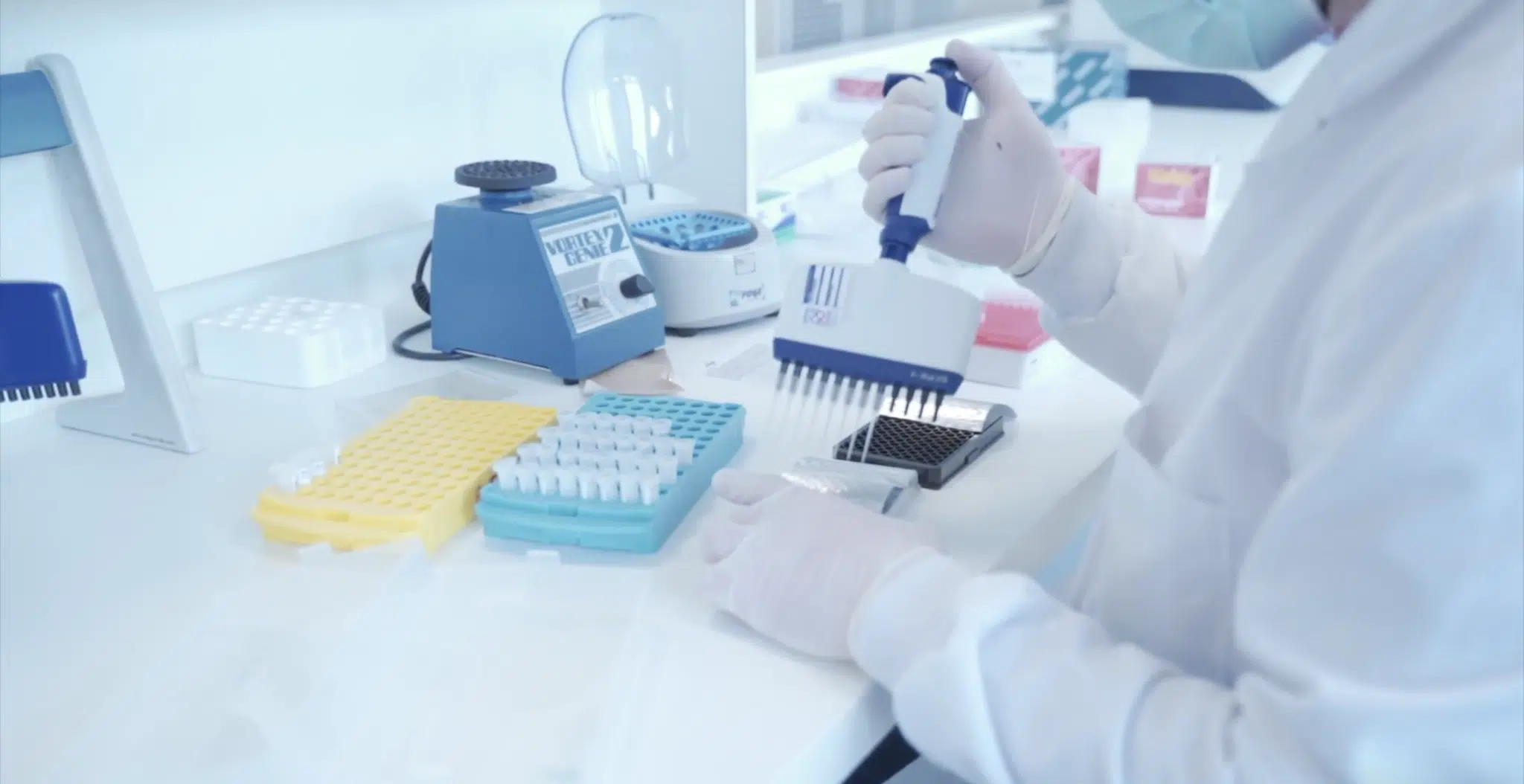 HBRIは、専門ラボおよびバイオマーカーサービスを提供する広範な実績を持っています。それは私たちのDNAに刻まれている。初期の科学的知見を通じて、お客様のプロトコル開発の最適化をサポートできます。また、次世代のアッセイは、多因子バイオマーカーを通じて、免疫プロファイリングに対してターゲットを絞った、あるいは広範なアプローチを提供できます。カスタマイズされたサービスを活用して、専門的な科学に基づいた革新的で柔軟なソリューションを入手できます。