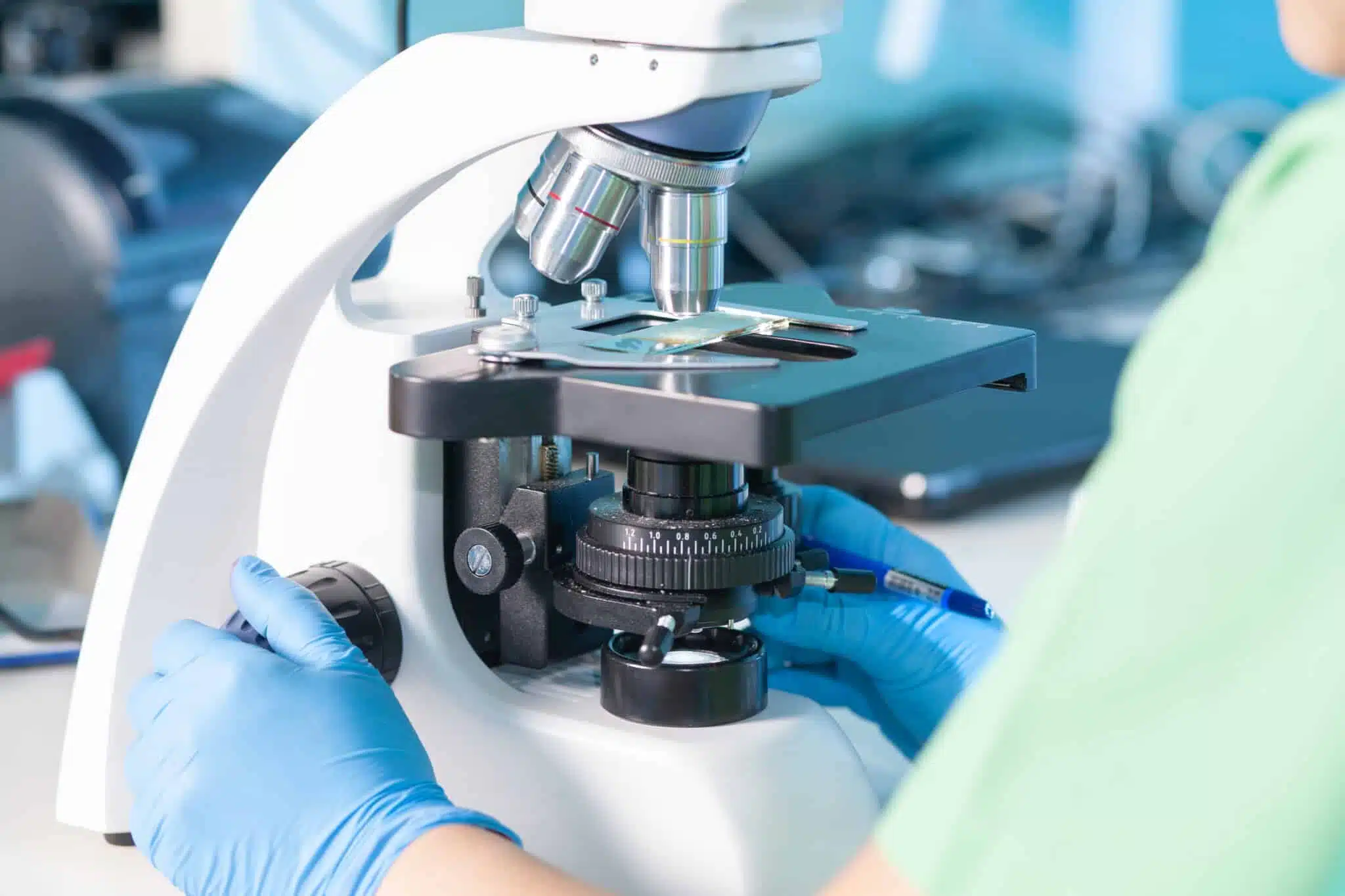 当社のBSL-2およびBSL-3施設では、極めて病原性のウイルスを用いた複雑な実験が可能となり、COVID-19などの非常に一般的な疾患を研究するための研究技術の開発が促進されています。